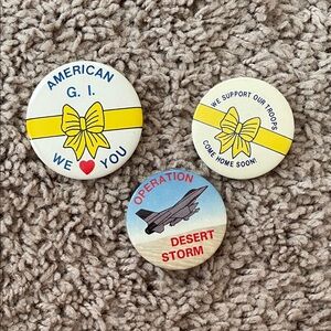 Bundle of 3 Military Pins‎